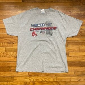 Vintage Y2K MLB Boston Red Sox 2004 World Series Champions Graphic T Shirt Used
